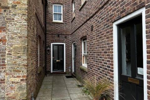 2 bedroom townhouse to rent, St James Court, King's Lynn, PE30