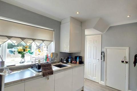 4 bedroom semi-detached house for sale, York Avenue, Cogenhoe, Northamptonshire NN7