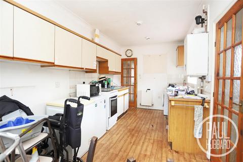 2 bedroom semi-detached bungalow for sale, Stradbroke Road, Lowestoft, NR33