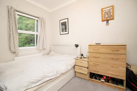 4 bedroom terraced house to rent, Clarence Mews, London, SE16