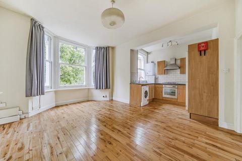 3 bedroom flat for sale, Avenue Crescent, Acton