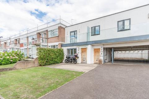 2 bedroom flat to rent, Garden Court, Stanmore, HA7