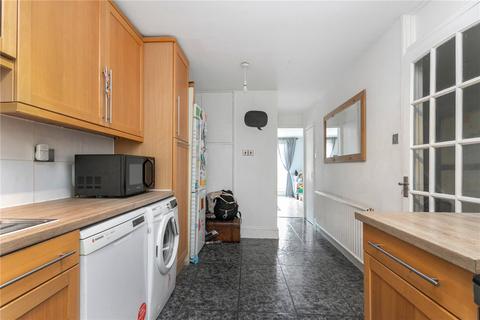 5 Houghton Close, London, E8 3TQ
