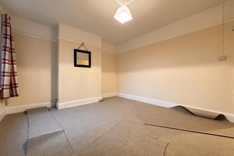 3 bedroom property to rent, Groundwell Road, Swindon SN1