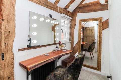 77 Aylesbury End, Beaconsfield, HP9 1LS