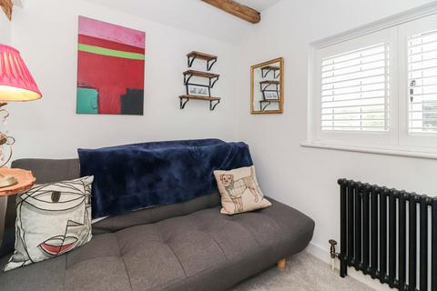 77 Aylesbury End, Beaconsfield, HP9 1LS