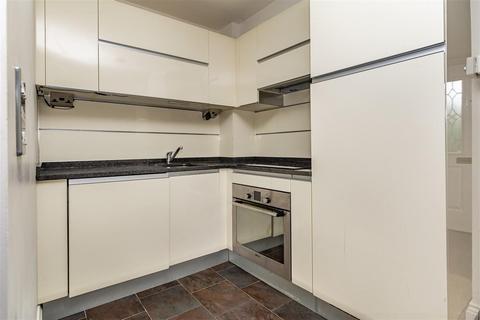 1 bedroom apartment to rent, Allnutts Road, Epping