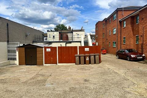 53b Central Road, Worcester Park, KT4 8EB