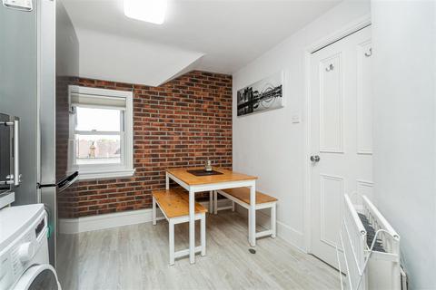 1 bedroom flat for sale, Sheen Lane, East Sheen, SW14