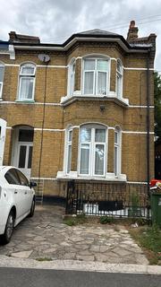 1 bedroom in a house share to rent, Earlham Grove, London E7