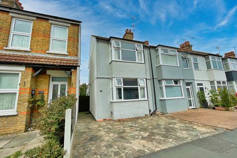 2 bedroom terraced house for sale, North Avenue, Southend On Sea SS2