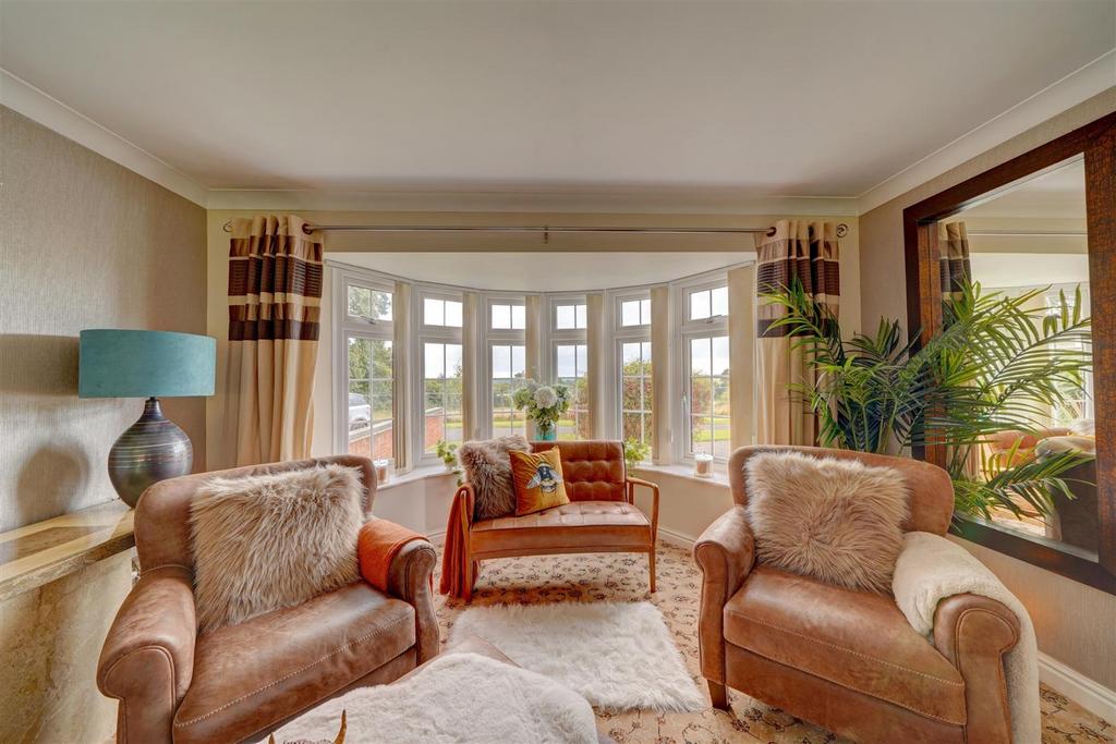 7 Cherrington Gardens (25).jpg