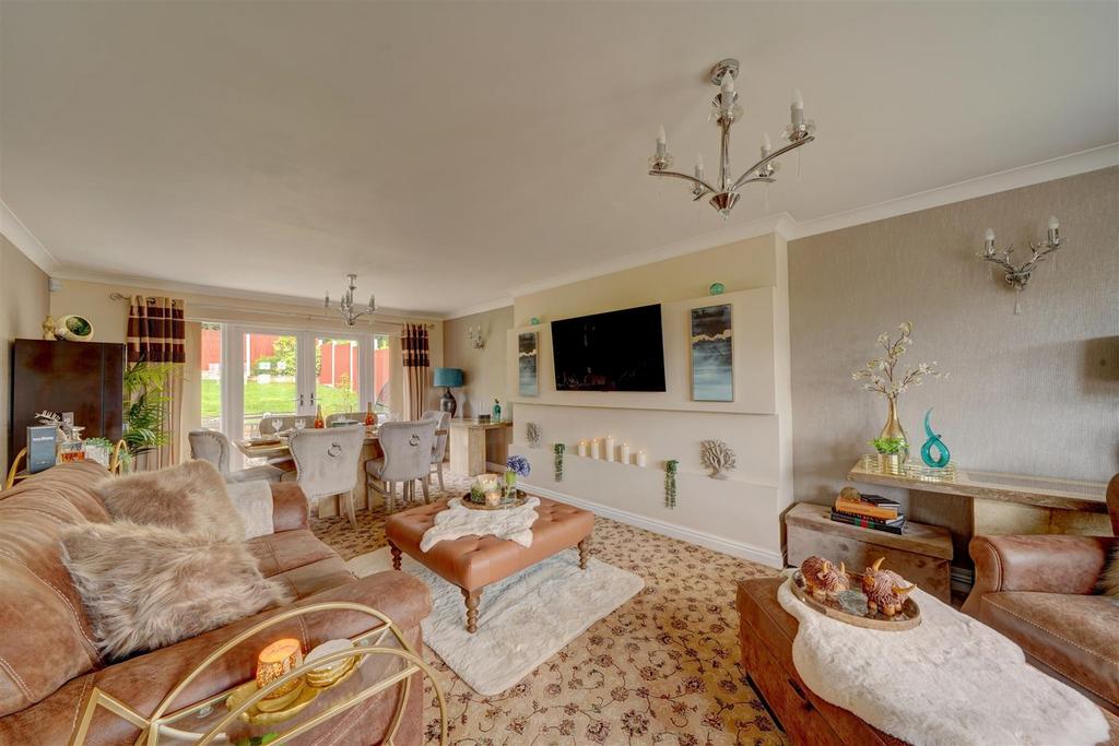 7 Cherrington Gardens (26).jpg