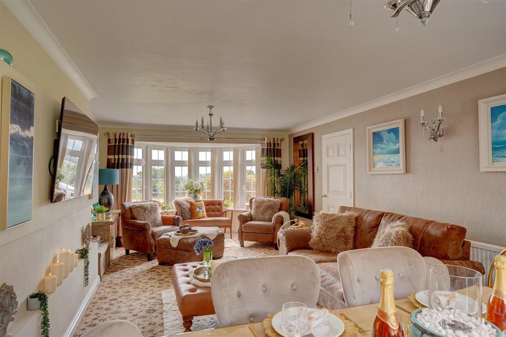 7 Cherrington Gardens (28).jpg