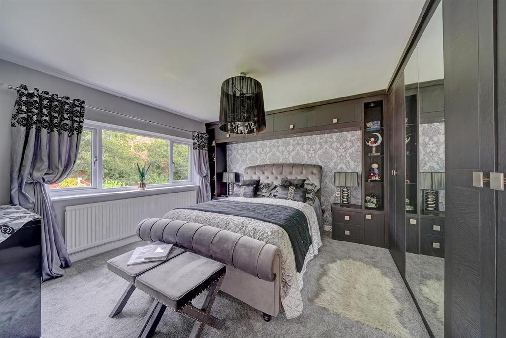 7 Cherrington Gardens (42).jpg