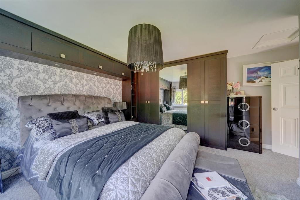 7 Cherrington Gardens (44).jpg