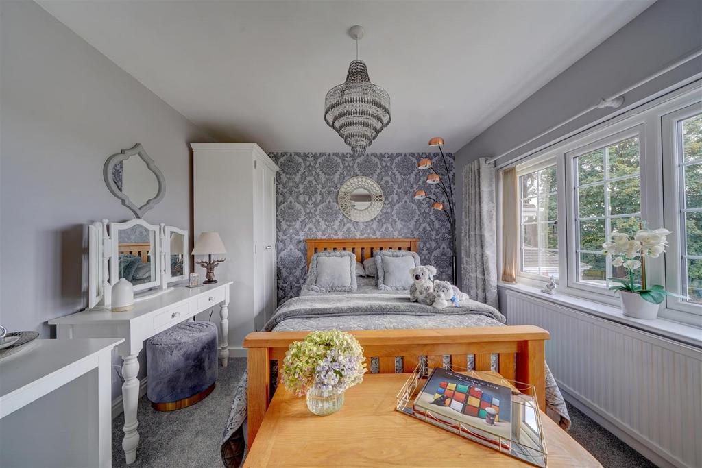 7 Cherrington Gardens (41).jpg