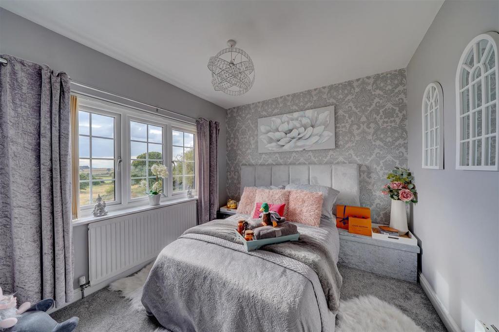 7 Cherrington Gardens (47).jpg