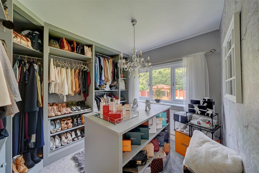 7 Cherrington Gardens (48).jpg