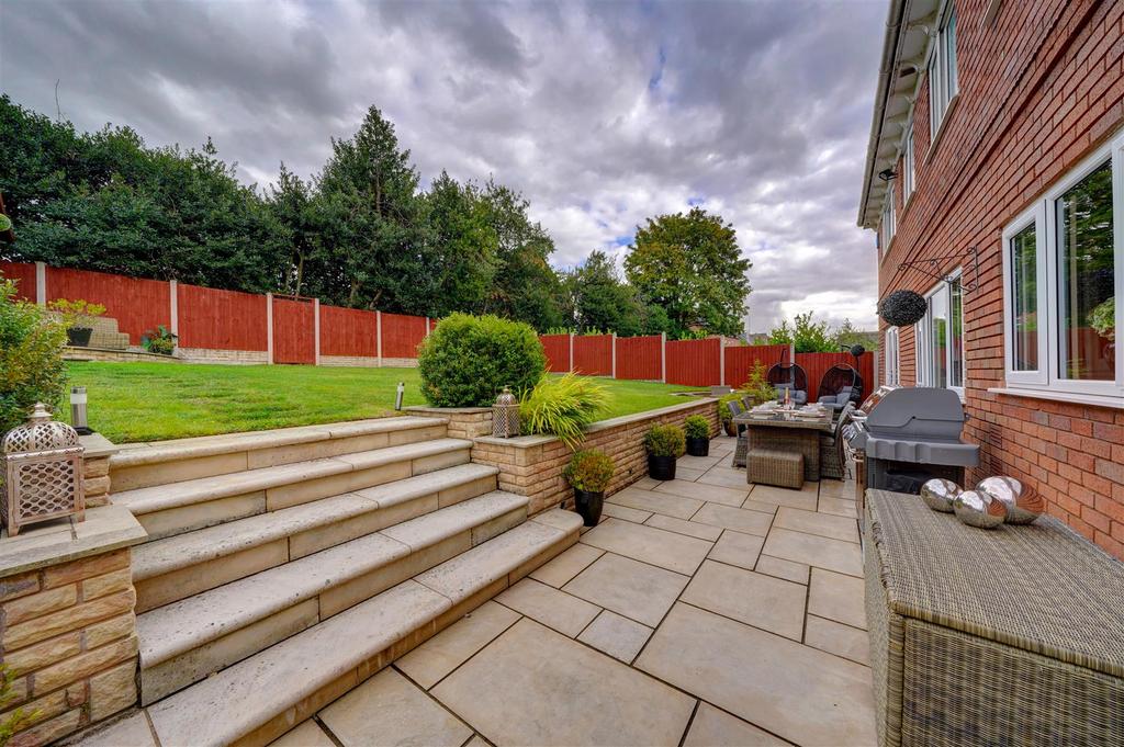 7 Cherrington Gardens (2).jpg