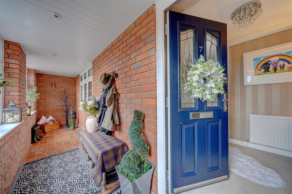 7 Cherrington Gardens (39).jpg