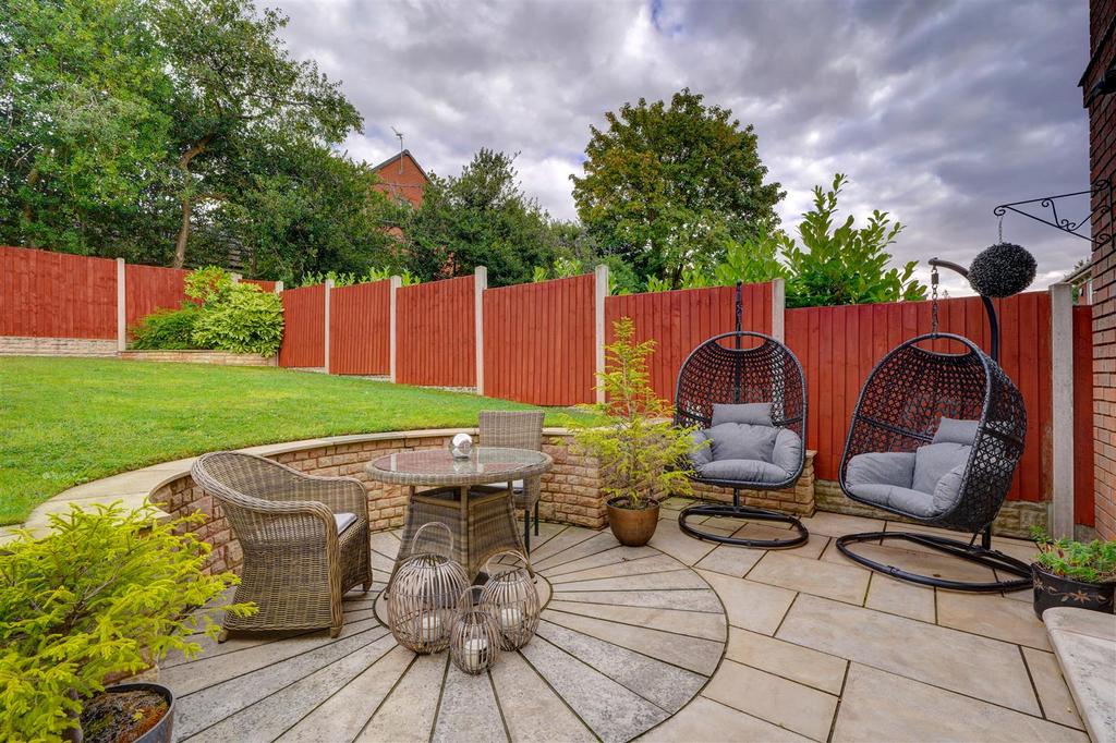 7 Cherrington Gardens (5).jpg