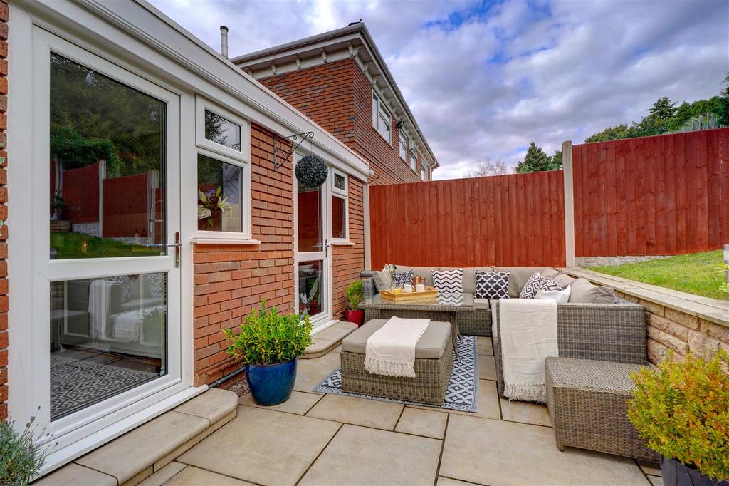 7 Cherrington Gardens (4).jpg