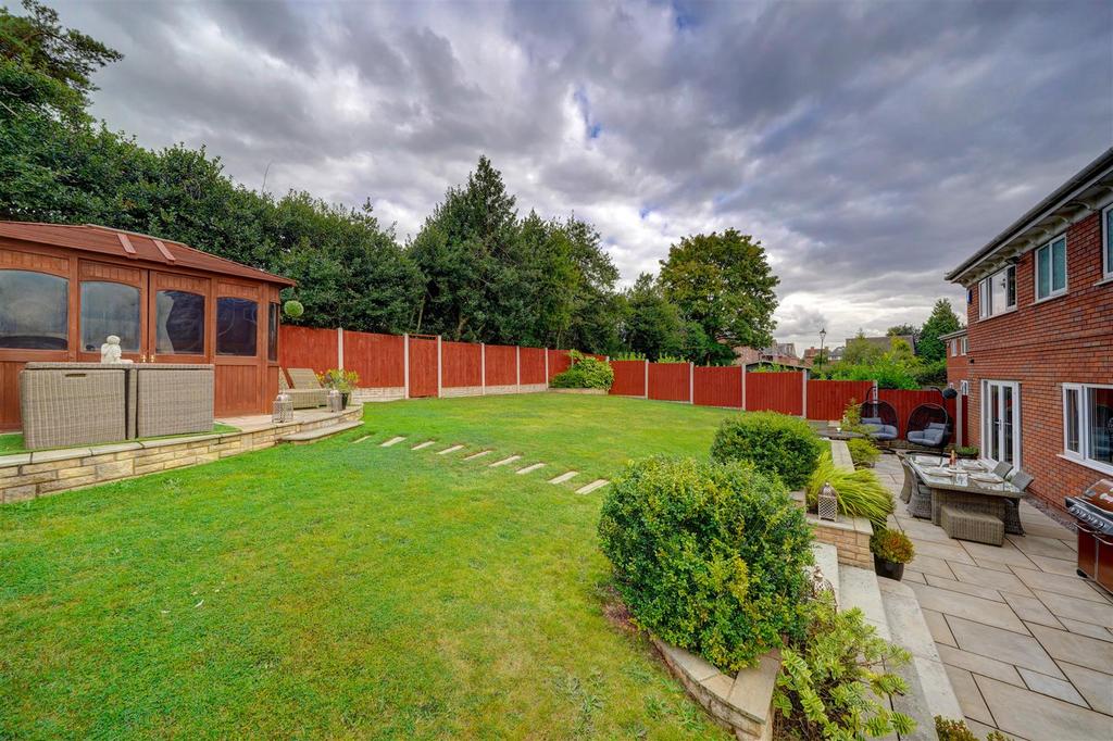7 Cherrington Gardens (8).jpg