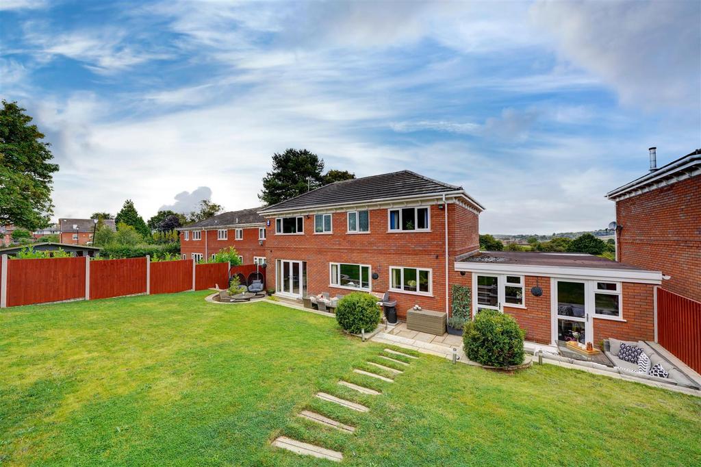 7 Cherrington Gardens (9).jpg