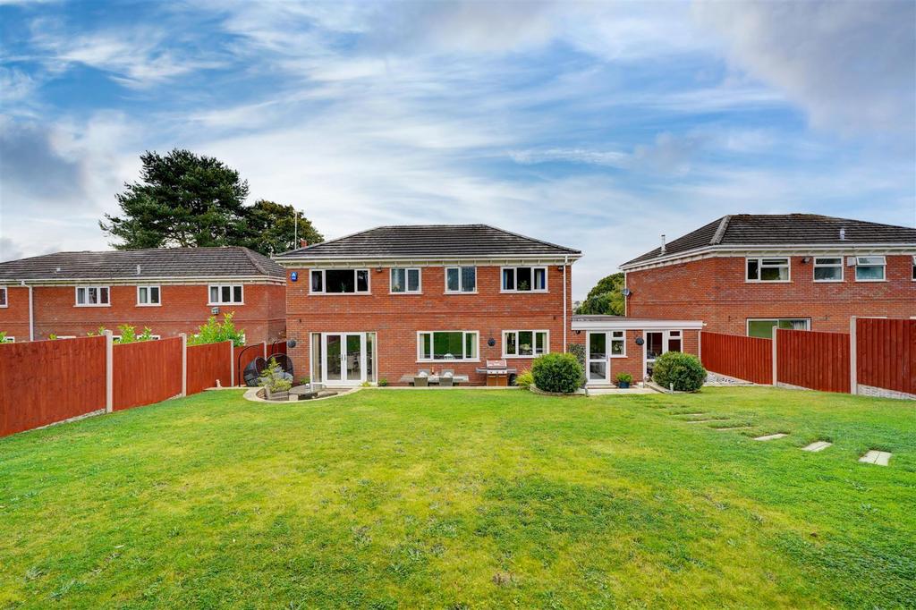 7 Cherrington Gardens (10).jpg