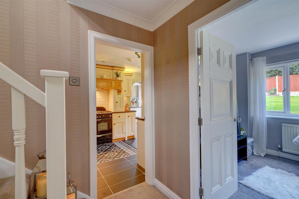 7 Cherrington Gardens (1).jpg