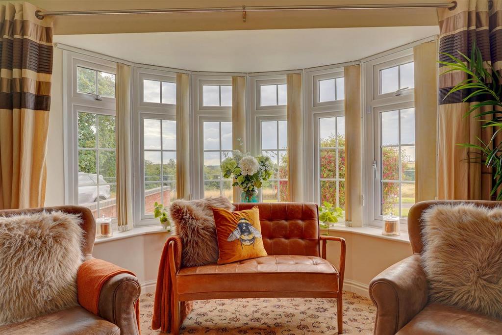 7 Cherrington Gardens (20).jpg