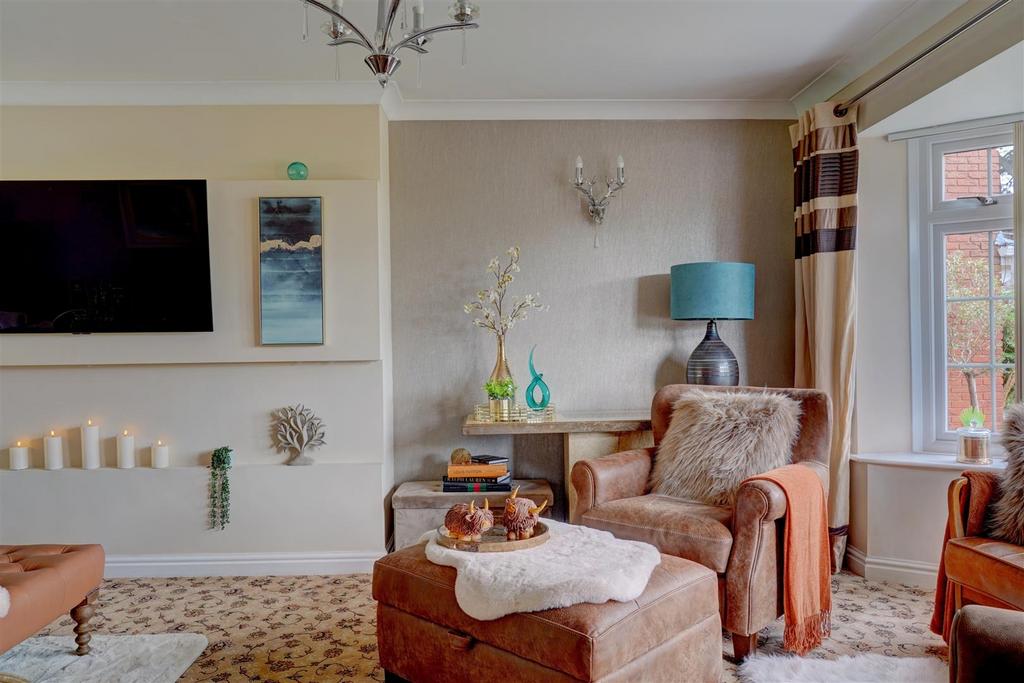 7 Cherrington Gardens (18).jpg