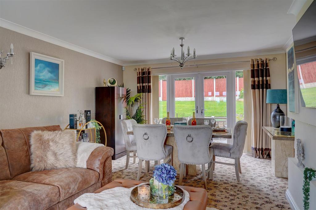 7 Cherrington Gardens (21).jpg