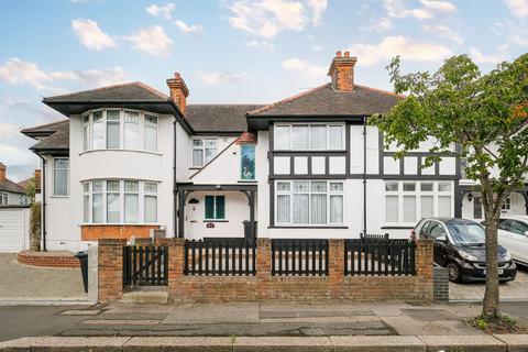 22 Vernon Avenue, Woodford Green, IG8 9BH