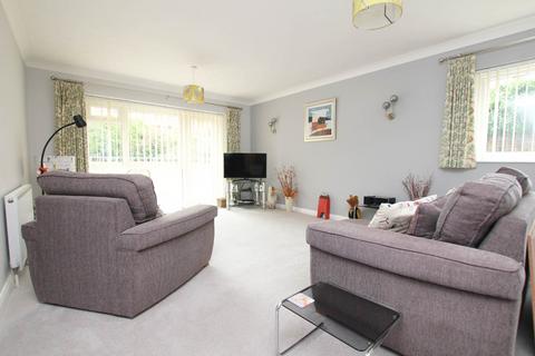 3 bedroom flat for sale, Granville Road, Eastbourne, BN20 7HE