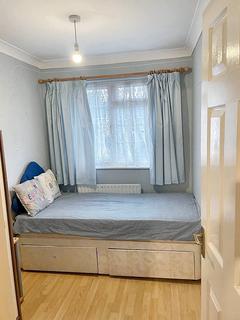 1 bedroom in a house share to rent, West End Lane, Harlington UB3