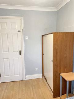 1 bedroom in a house share to rent, West End Lane, Harlington UB3