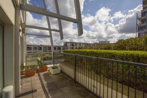 3 bedroom apartment for sale, Henry Macaulay Avenue, Kingston Upon Thames KT2