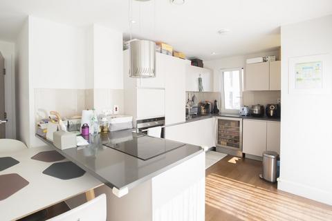 3 bedroom apartment for sale, Henry Macaulay Avenue, Kingston Upon Thames KT2