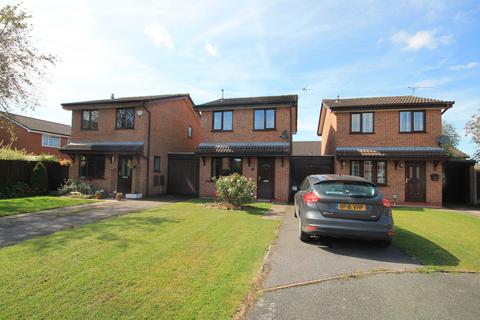 2 bedroom detached house to rent, Beckford Close, Crewe