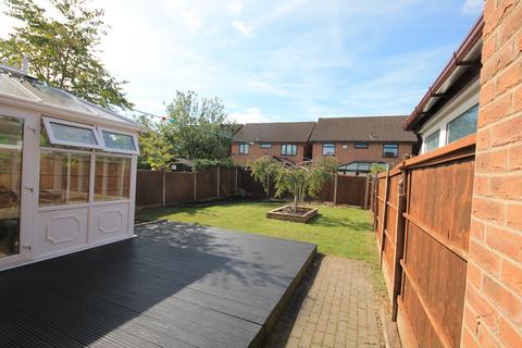 2 bedroom detached house to rent, Beckford Close, Crewe