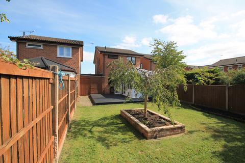 2 bedroom detached house to rent, Beckford Close, Crewe