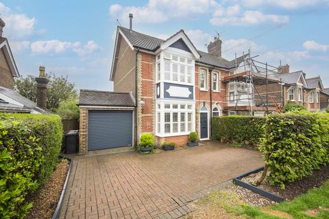 4 bedroom semi-detached house for sale, Luxford Road. Crowborough