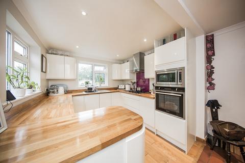 4 bedroom semi-detached house for sale, Luxford Road. Crowborough