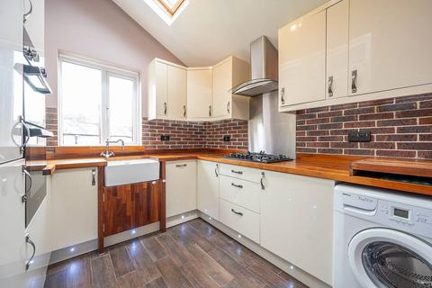 2 bedroom flat to rent, Whitestile Road, Brentford, TW8