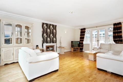 18 Holmes Close, Ascot, SL5 9TJ