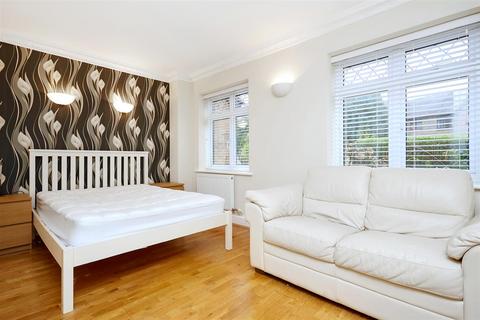 18 Holmes Close, Ascot, SL5 9TJ