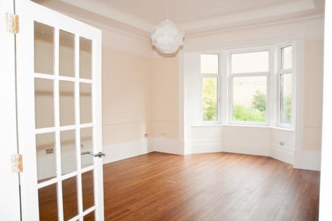 3 bedroom flat to rent, Mansionhouse Road, Shawlands G41