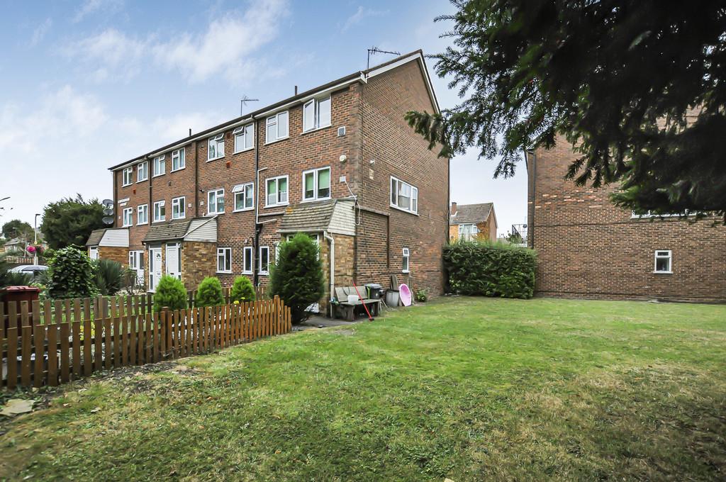 Colnbrook 2 bed ground floor for sale £299,950